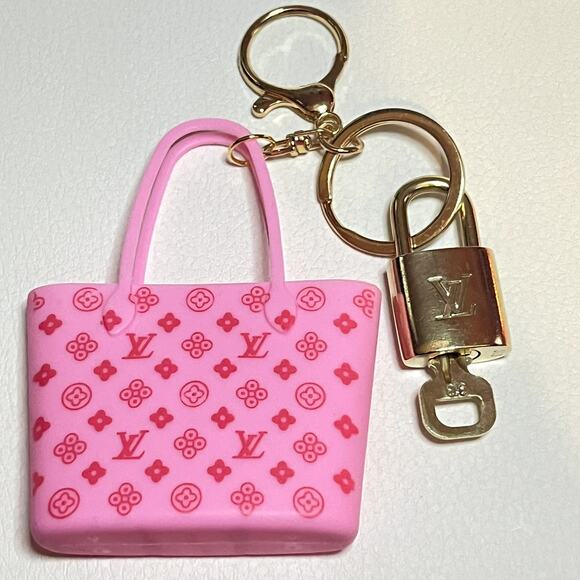 Louis Vuitton Lock and Key Set # 313 with a Mini Bag Charm Keychain - Picture 2 of 5